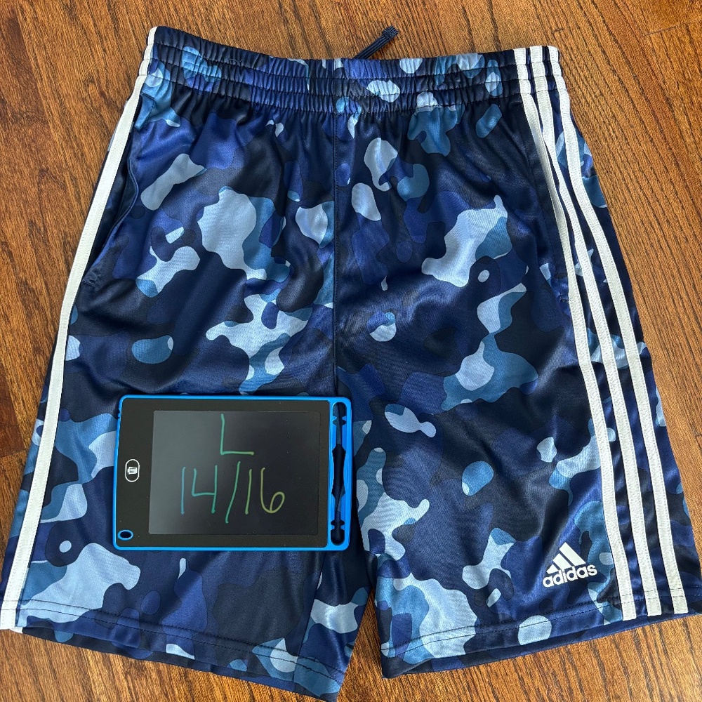 Boys Adidas Short Size 14/16 Large